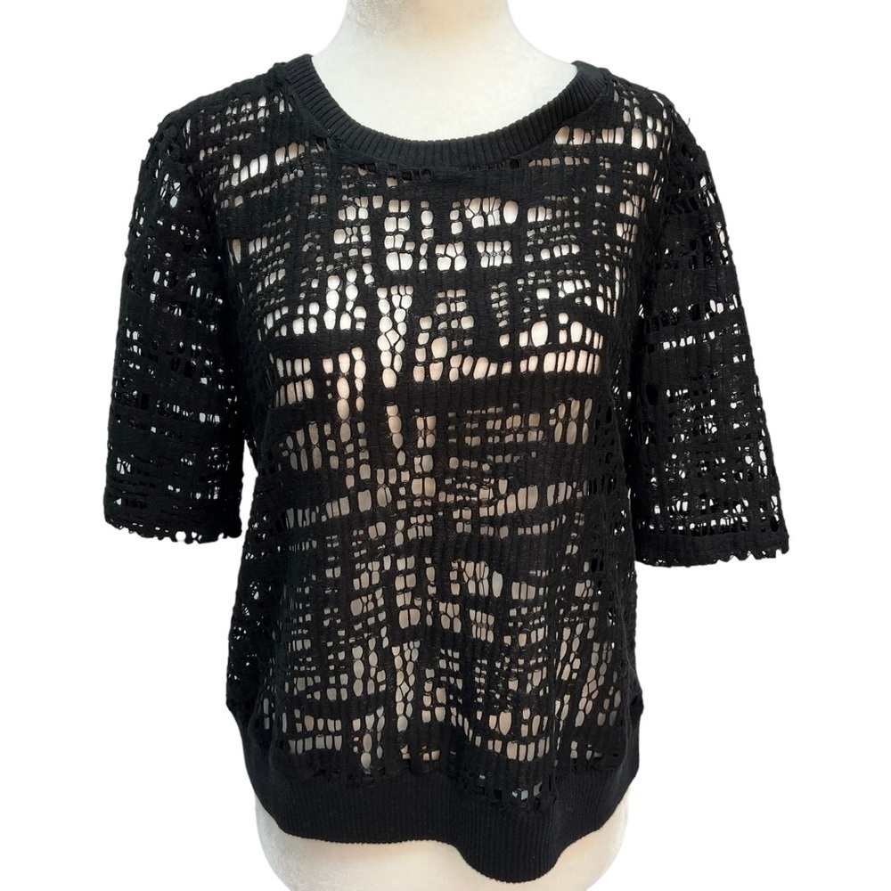 ADDISON Black Short Sleeve Perforated Fabric Cropped Size M